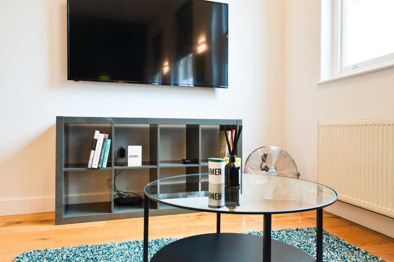 Spacious West Hampstead Apartment With Mezzanine Bedroom By Concept Apartments Londen Buitenkant foto